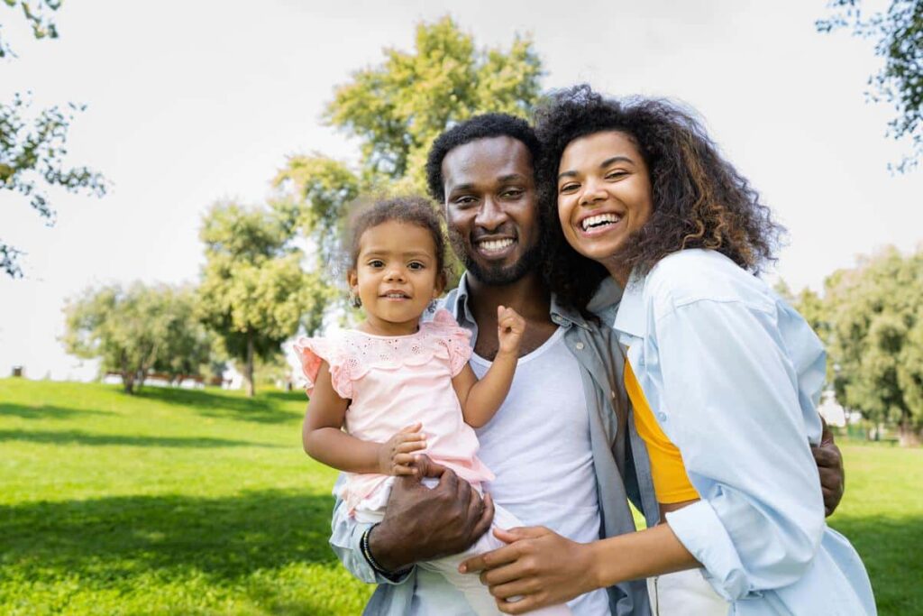 Family-outside-fun-father-mother-daughter Dental extractions